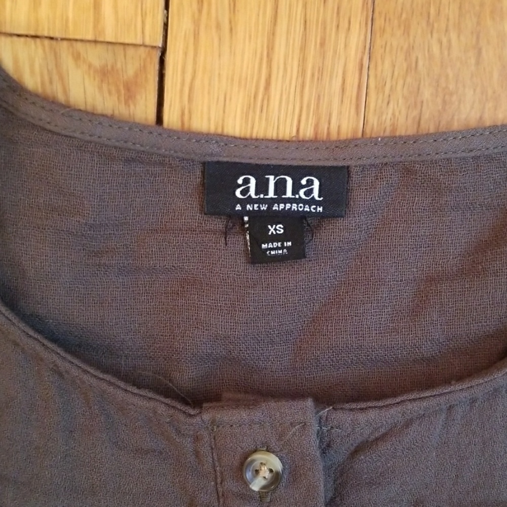 NWT Green XS Top - Picture 4 of 5